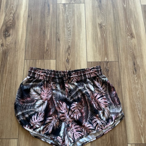 Hurley womens board shorts size XL - Picture 2 of 5